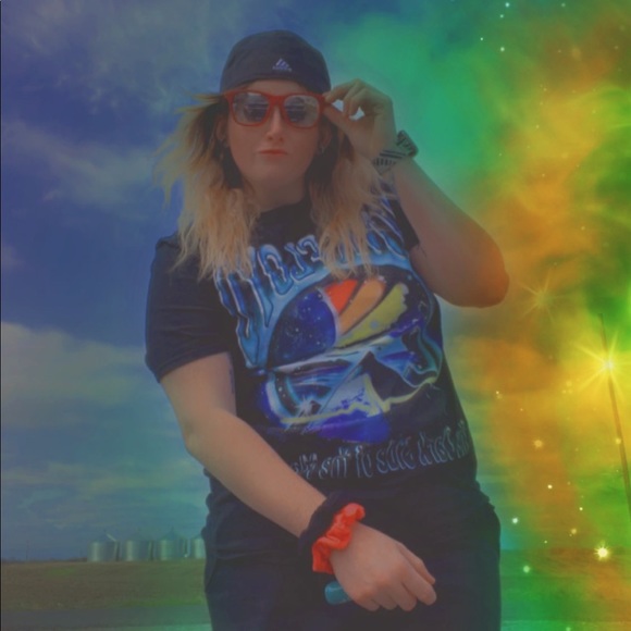 Meet your Posher, Realynn :) - Picture 3 of 7